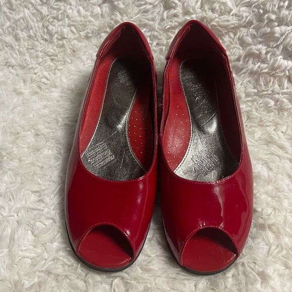 Gravity Defyer Leather Patent Red Peep Toe Slip On Shoes Size 6 - Picture 12 of 14
